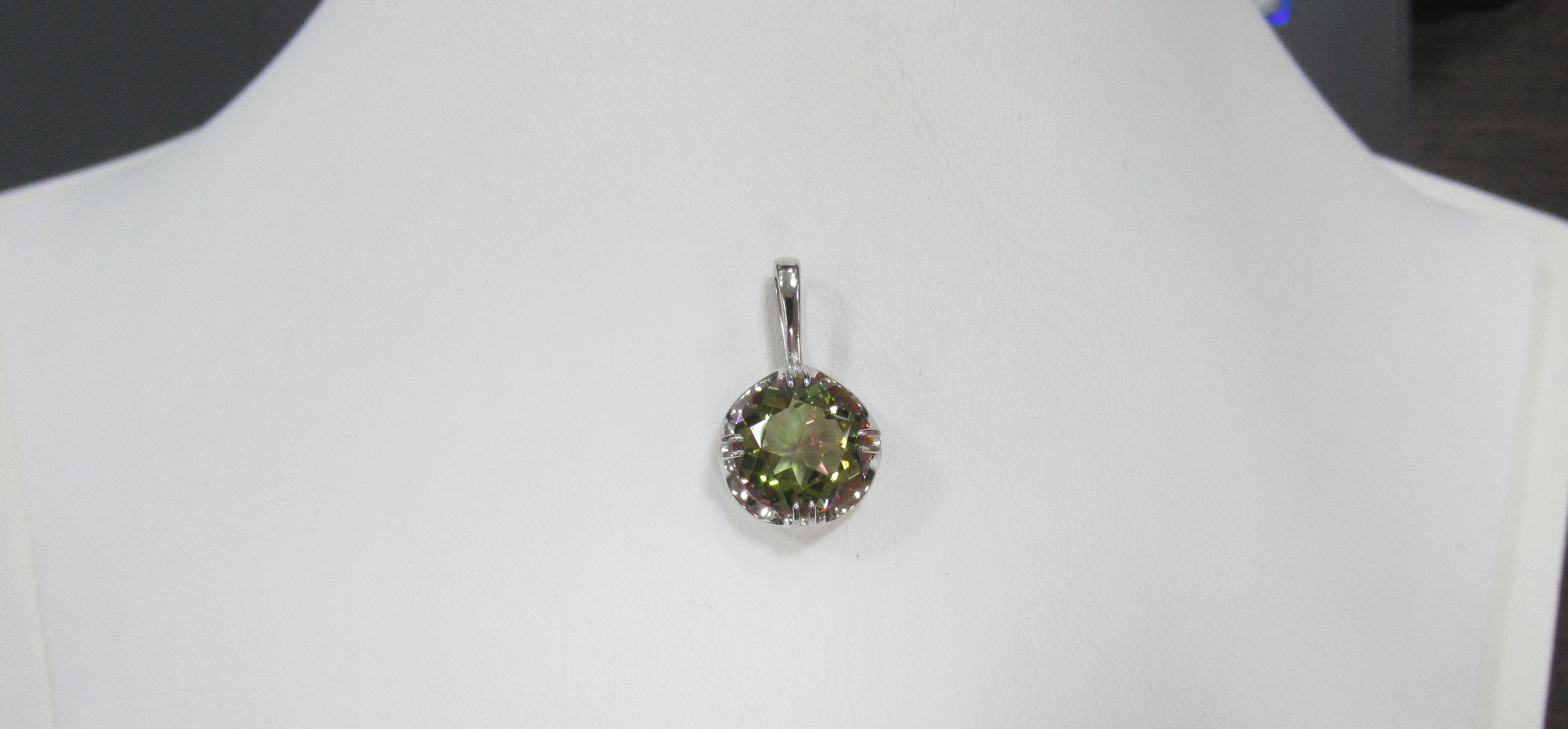 Серебряная подвеска с горным хрусталем